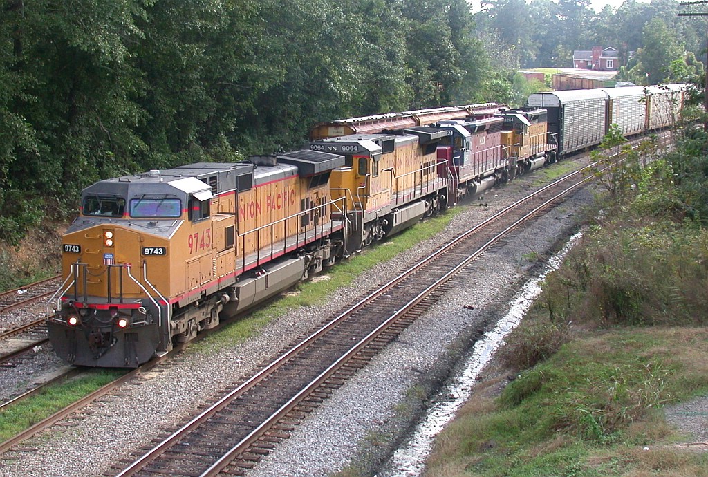 CSX NB freight with UP, ex CNW and ex BN power